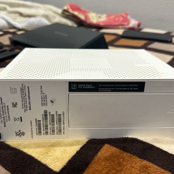 ARRIS® SVG2482-AC SURFBoard DOCSIS 3.0 AC1750 Cable Modem/Router Combo - Picture 3 of 5